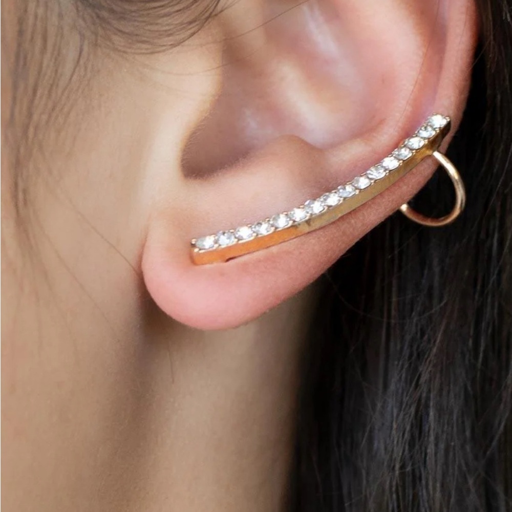 Elegant Gold Ear Cuff with Crystals